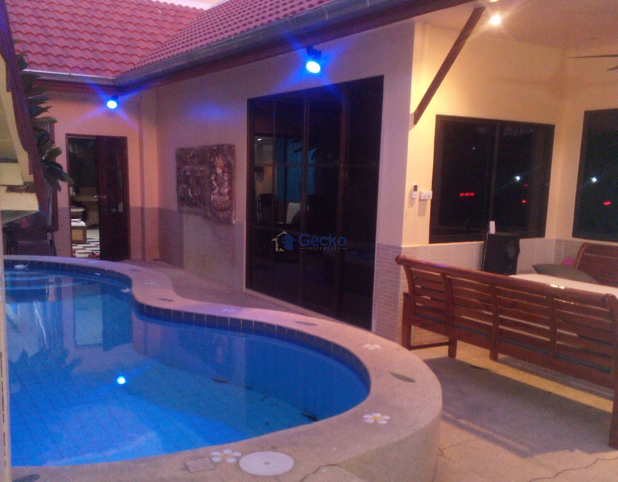 4 ห้องนอน บ้าน เข้า Suksabai Villa  พัทยาใต้ H003305