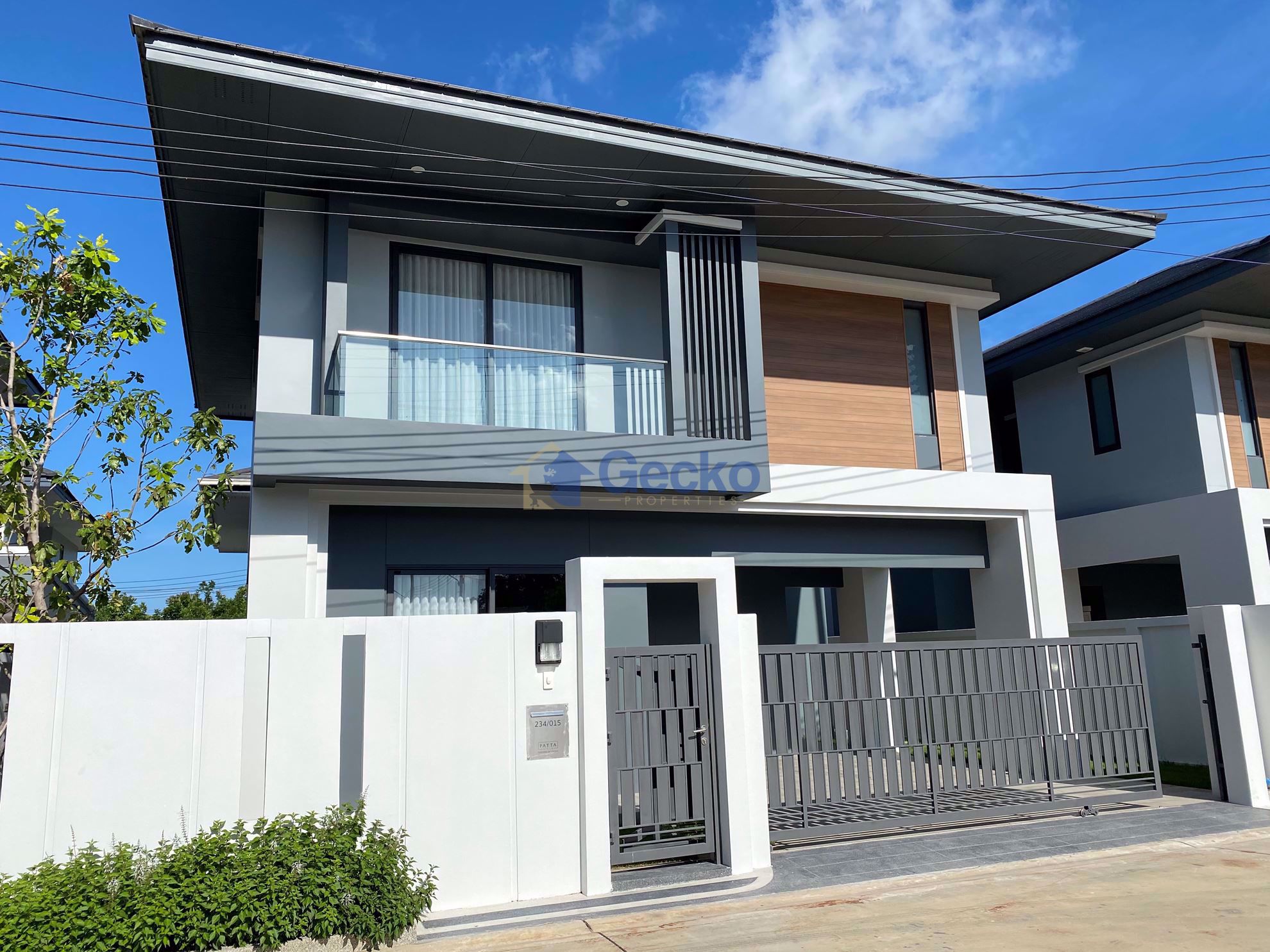 3 Bedrooms House in Patta Ville  East Pattaya H008724
