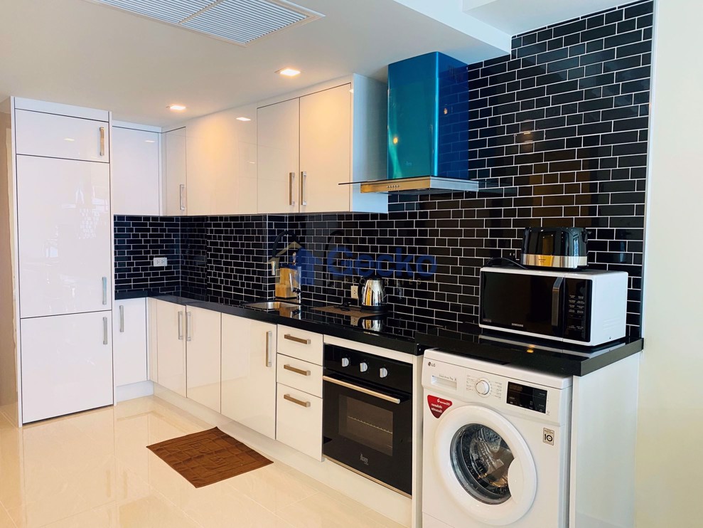2 Bedrooms Condo in Grand Avenue Central Pattaya C008889 (Photo 1)