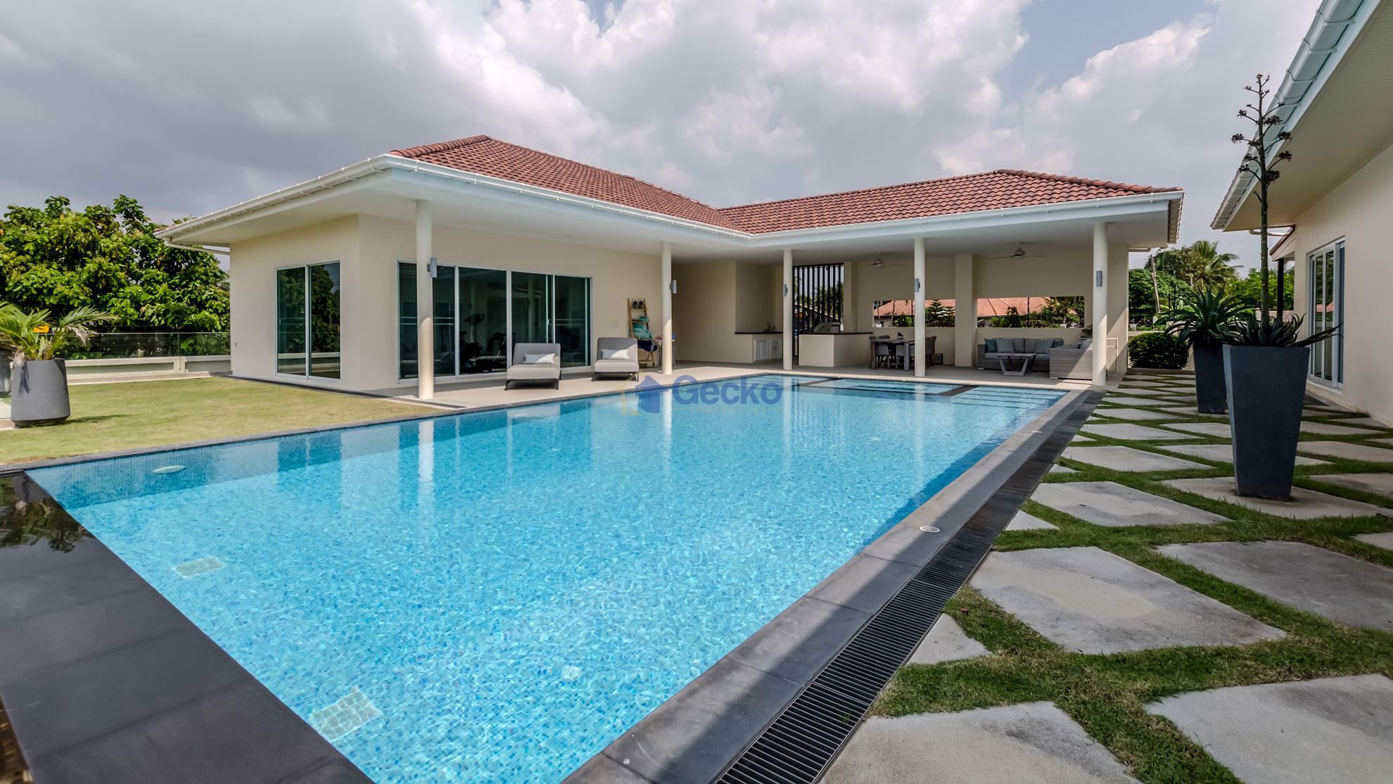 4 Bedrooms House  East Pattaya H008150