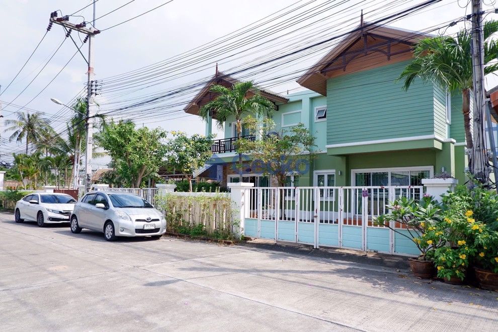3 Bedrooms House  East Pattaya H008030 (Cover Photo)