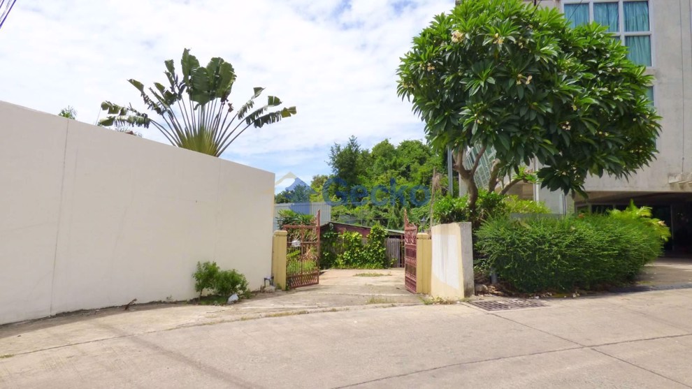 Land available in South Pattaya L007527 (Photo 1)