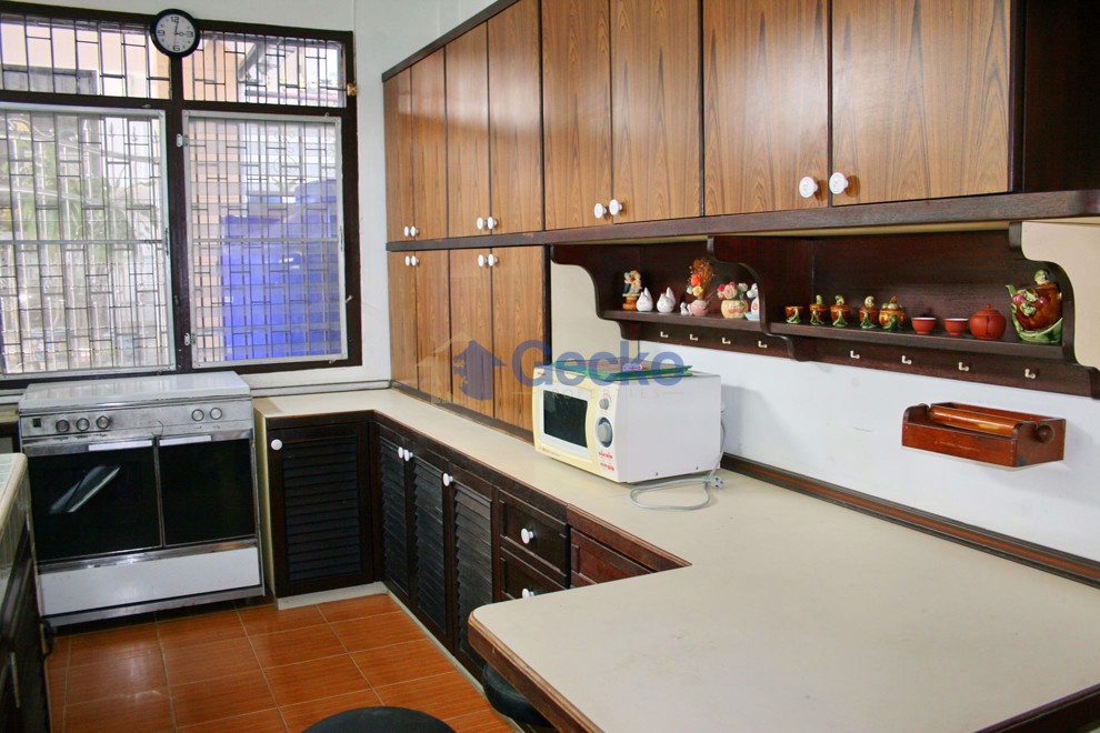 3 Bedrooms House  Central Pattaya H006967 (Photo 2)