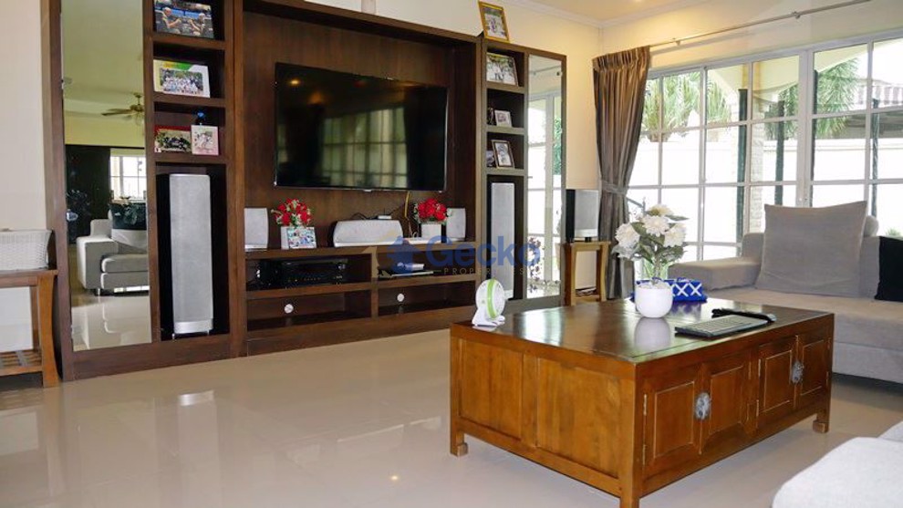 5 ห้องนอน บ้าน in Tudor Villas  พัทยาตะวันออก H006861 (Photo 2)