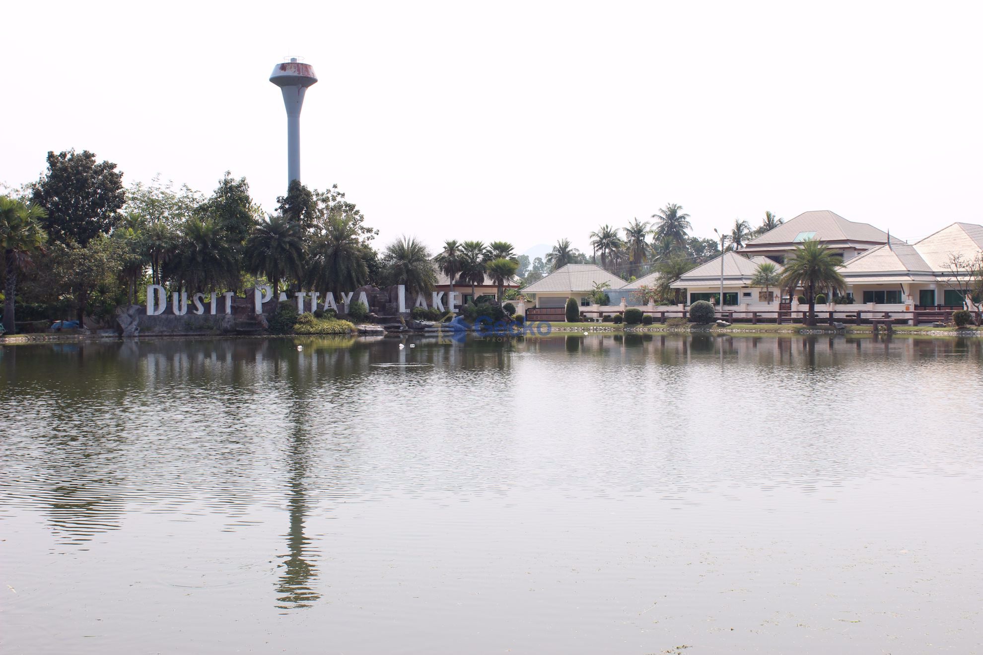 Baan Dusit Lake