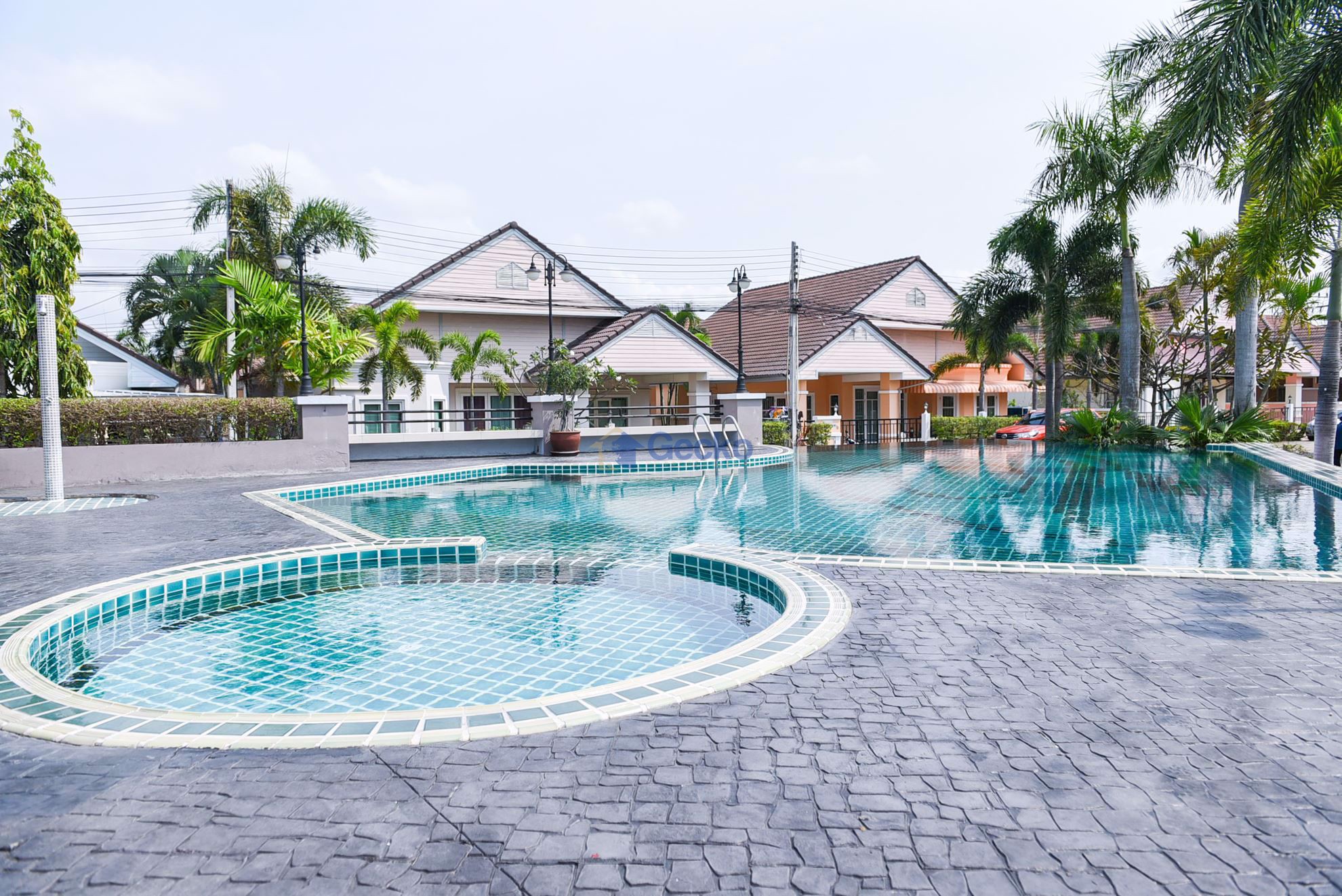 Ruen Pisa Village 