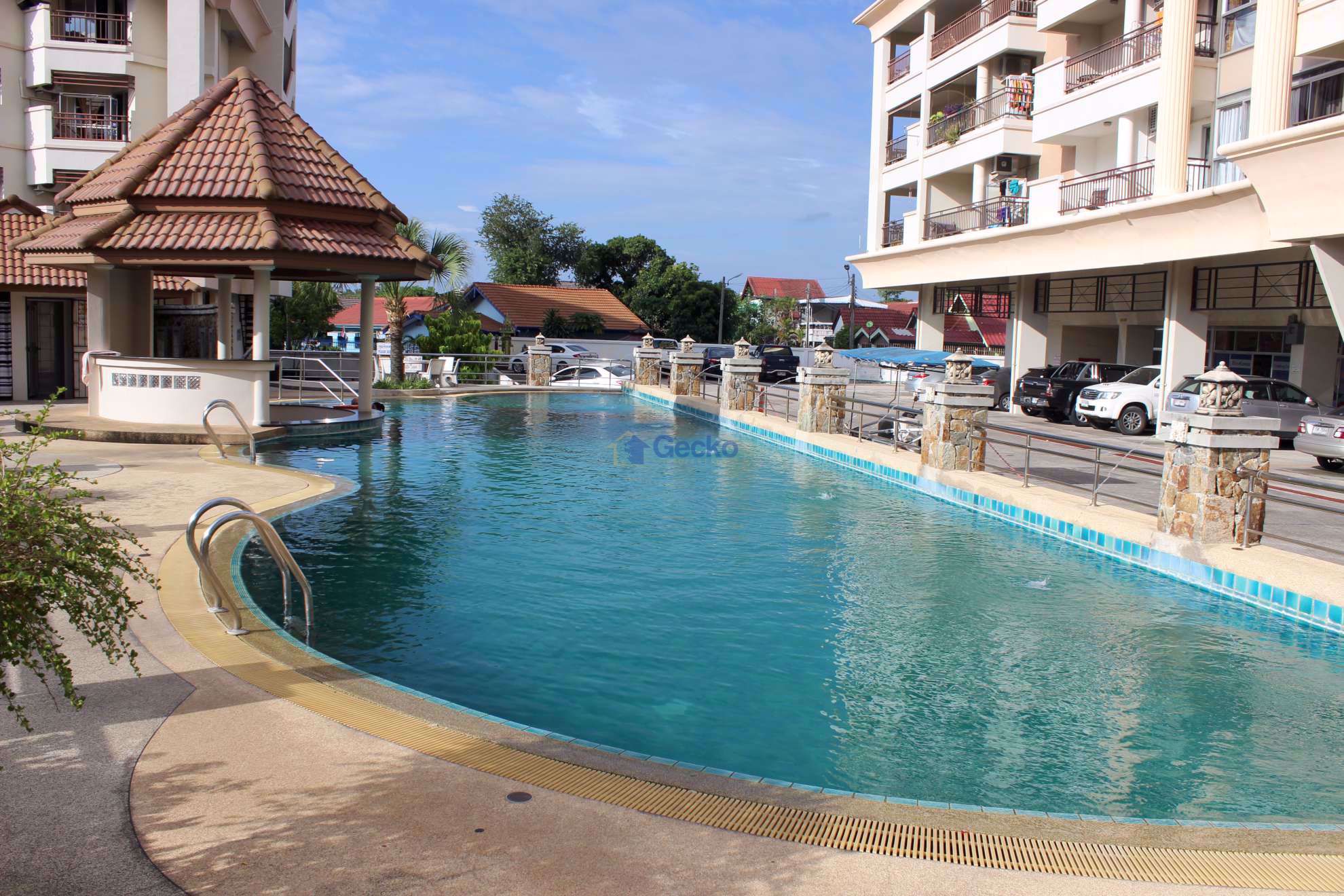 Center Point Condominium 