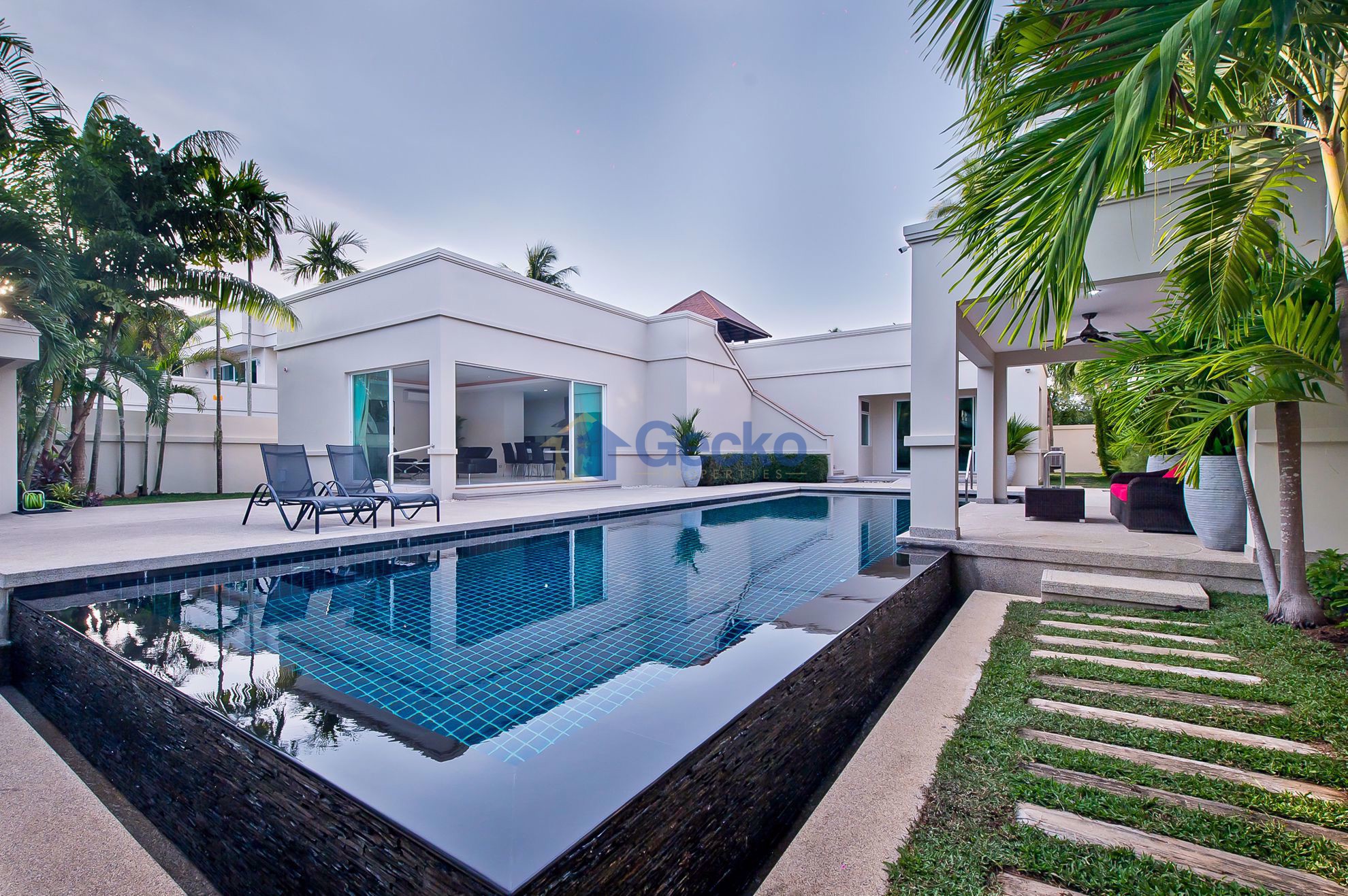 3 Bedrooms House in The Vineyard Phase 1  East Pattaya H009120