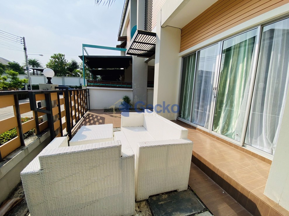3 Bedrooms House in Patta Village  East Pattaya H007360 (Photo 2)