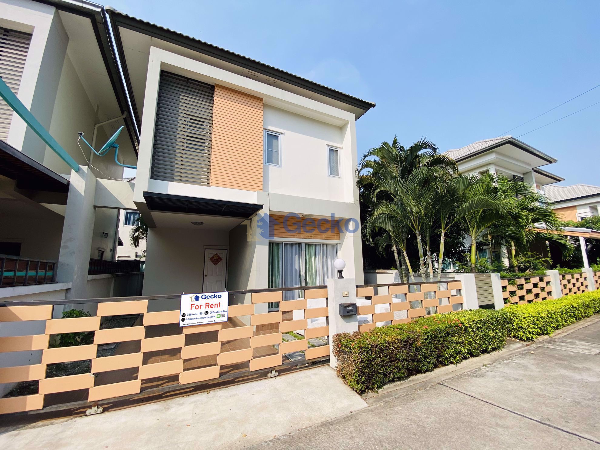 3 Bedrooms House in Patta Village  East Pattaya H007360