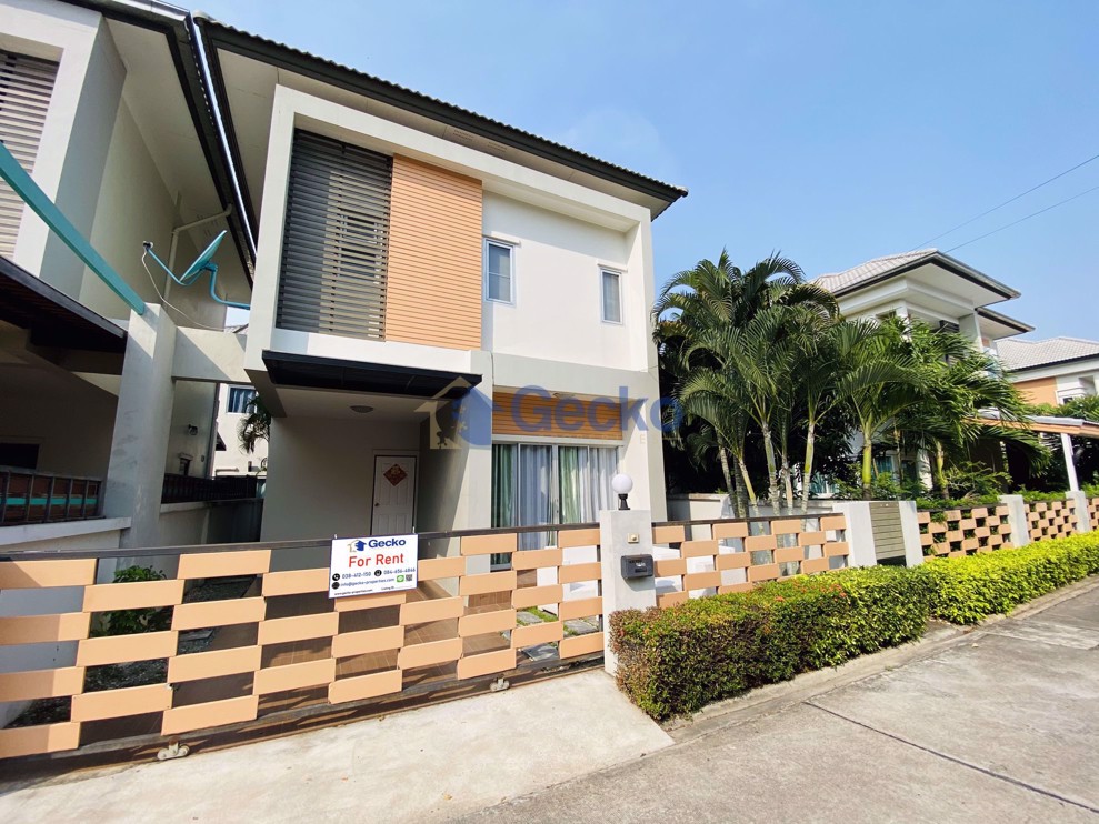 3 Bedrooms House in Patta Village  East Pattaya H007360 (Cover Photo)