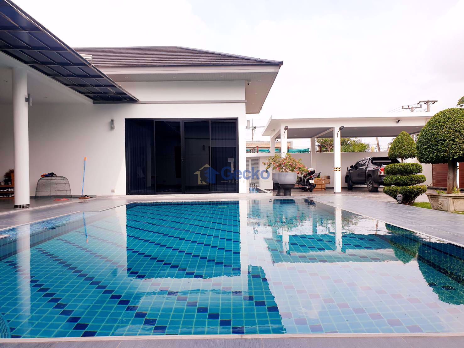 4 Bedrooms House in El Grande  East Pattaya H009189