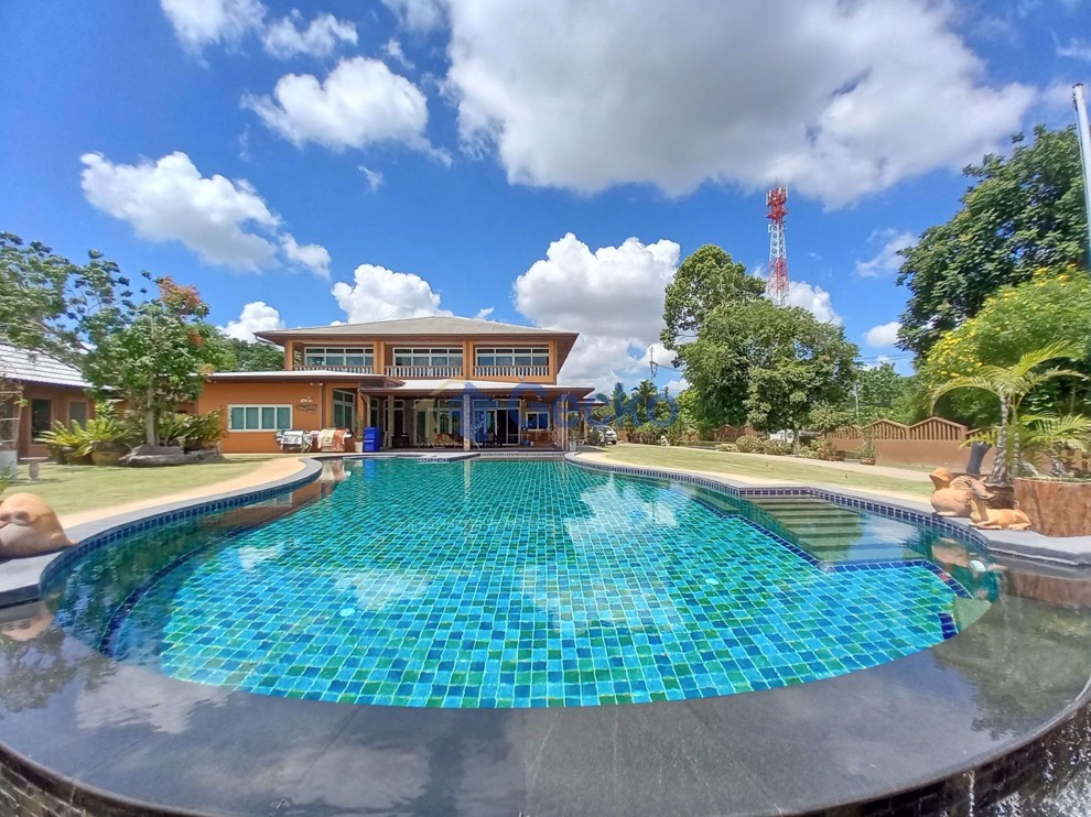 6 Bedrooms House  East Pattaya H009310 (Photo 1)