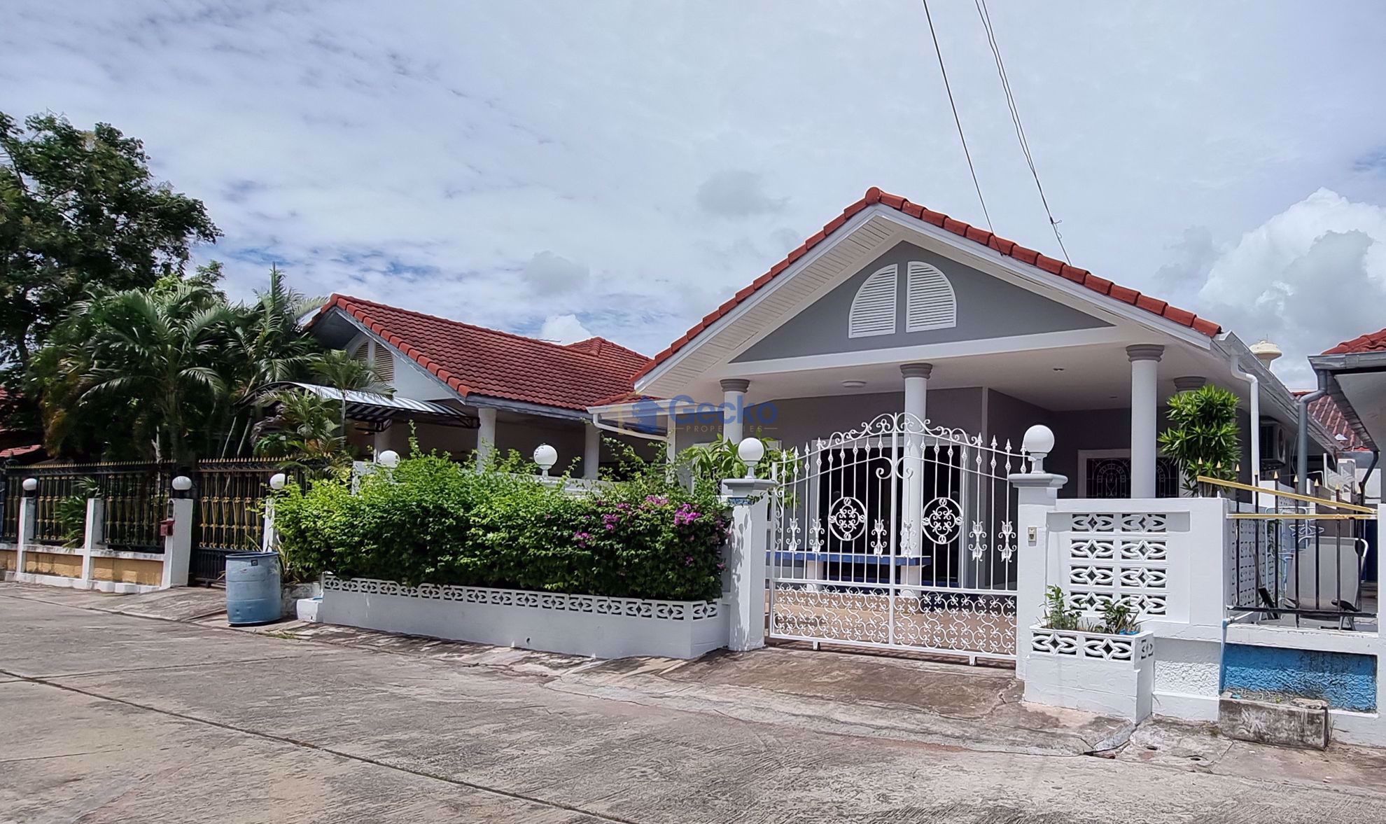 2 Bedrooms House in Eakmongkol 1  East Pattaya H009468