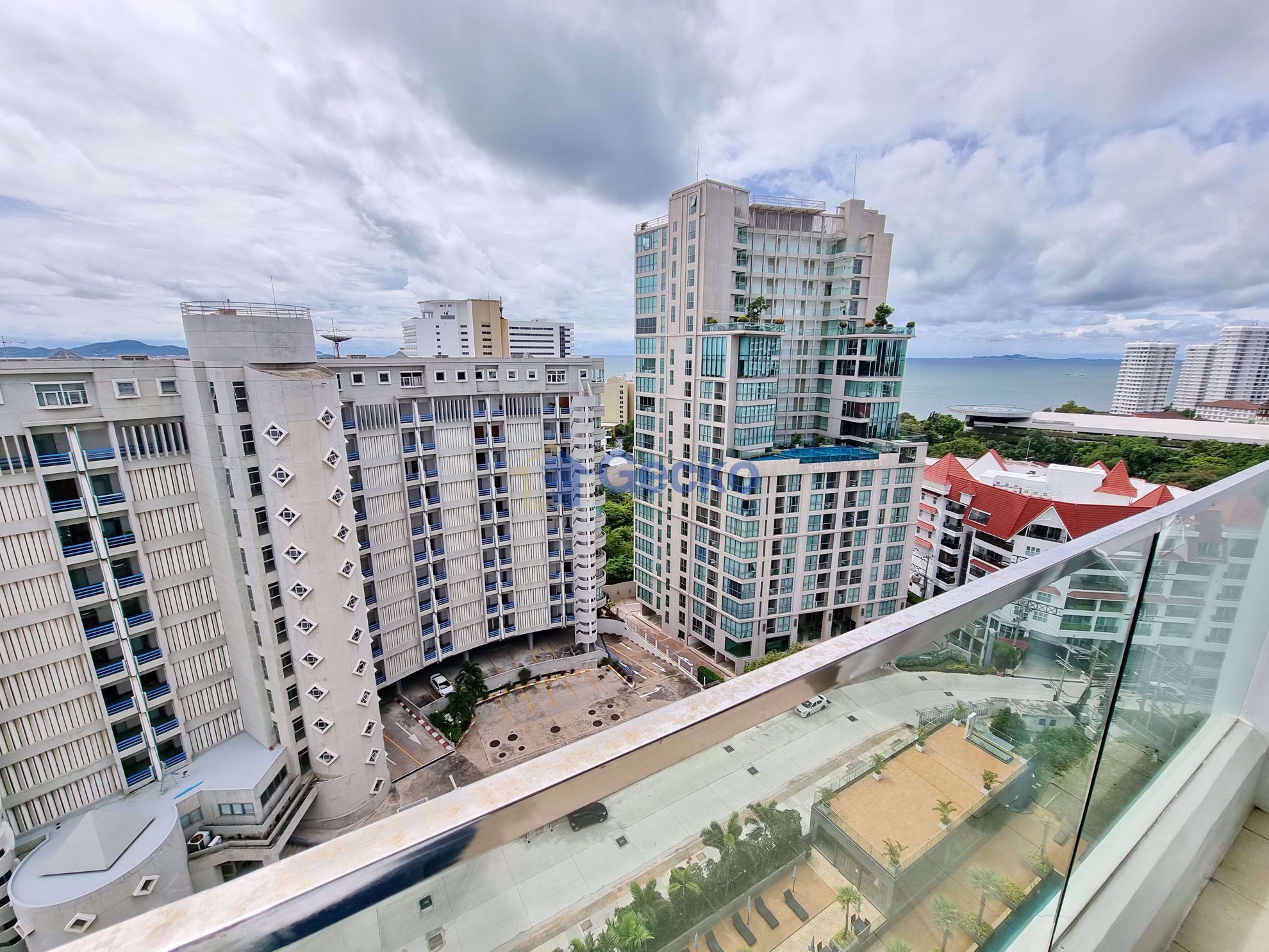 Studio Condo in The Cliff Pratumnak C009517