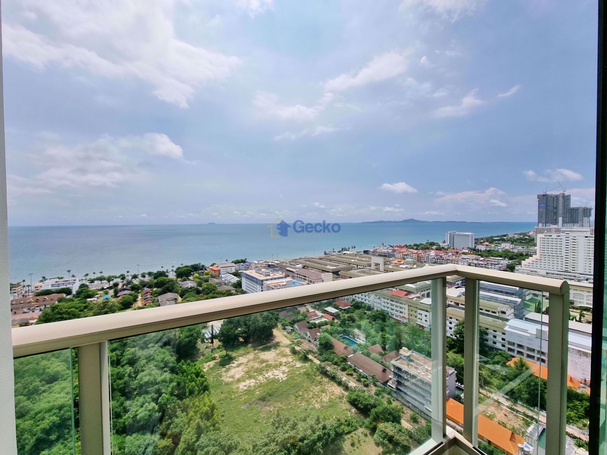 Studio Condo in The Riviera Jomtien Jomtien C009535