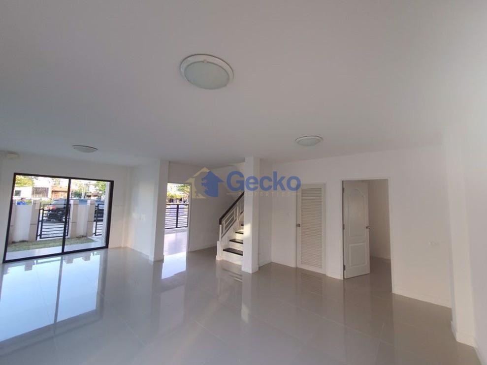 3 Bedrooms House in Far Greenery Village  Na Kluea H009592 (Photo 3)