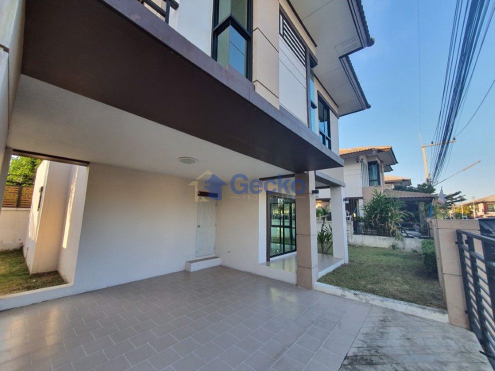 3 Bedrooms House in Far Greenery Village  Na Kluea H009592 (Photo 1)