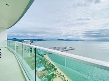 2 Bedrooms Condo in Movenpick White Sand Beach Pattaya Na Jomtien C009598