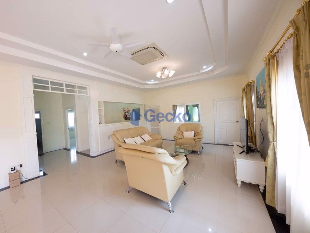 5 Bedrooms House  Huay Yai H009601 (Photo 4)