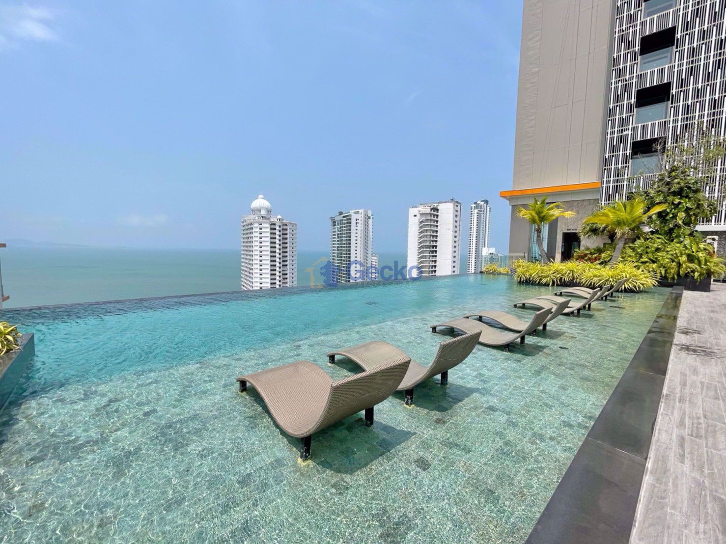 1 Bedroom Condo in The Riviera Wong Amat Beach Wongamat C009737