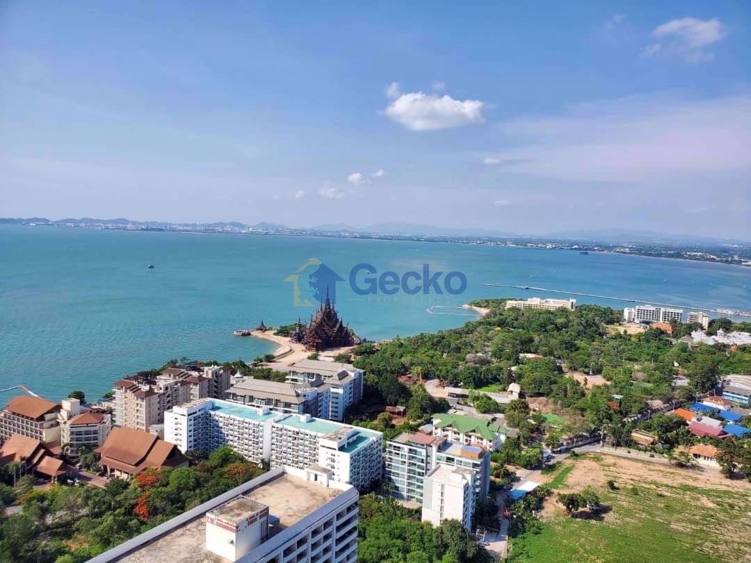1 Bedroom Condo in The Riviera Wong Amat Beach Wongamat C009738