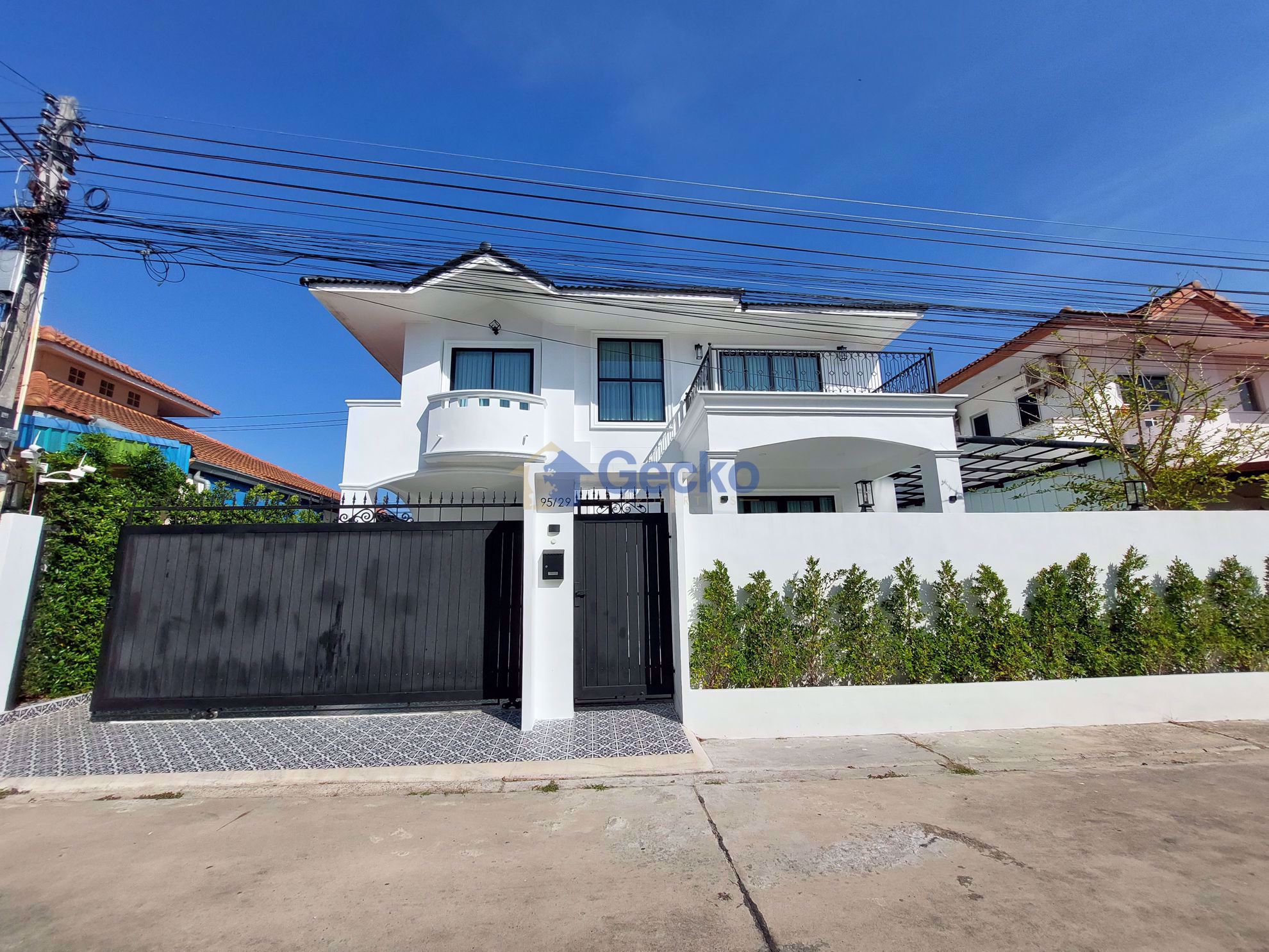 3 Bedrooms House  East Pattaya H009739