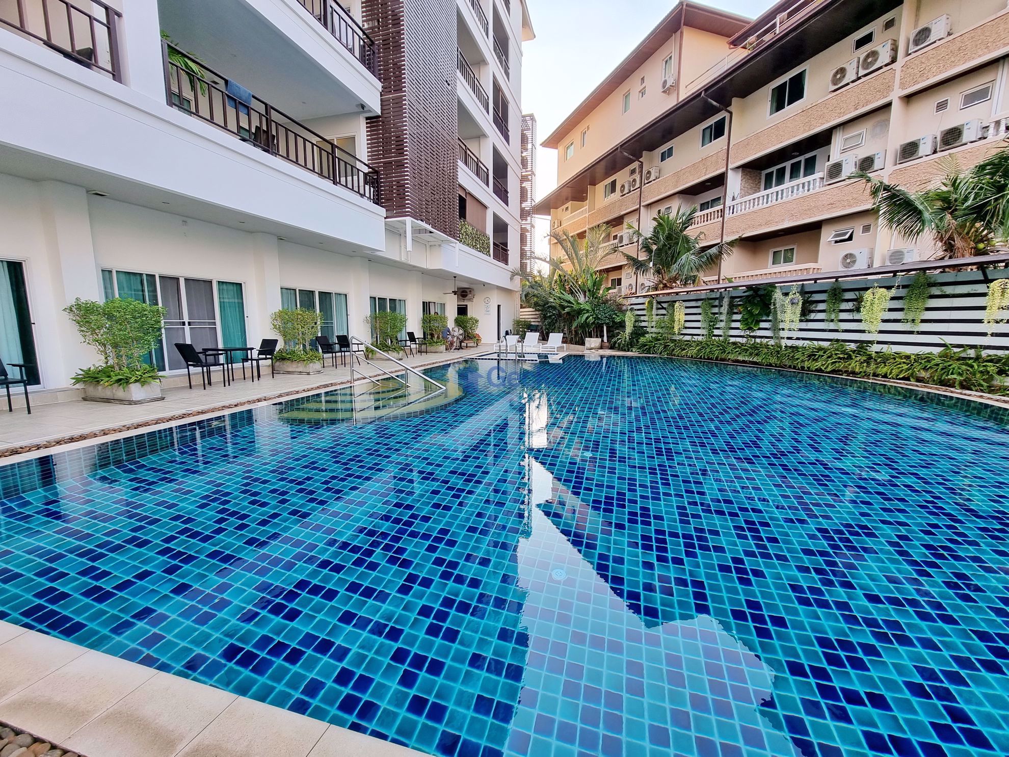 1 ห้องนอน คอนโดมิเนี่ยม in The Club House Residence พระตำหนัก C008447