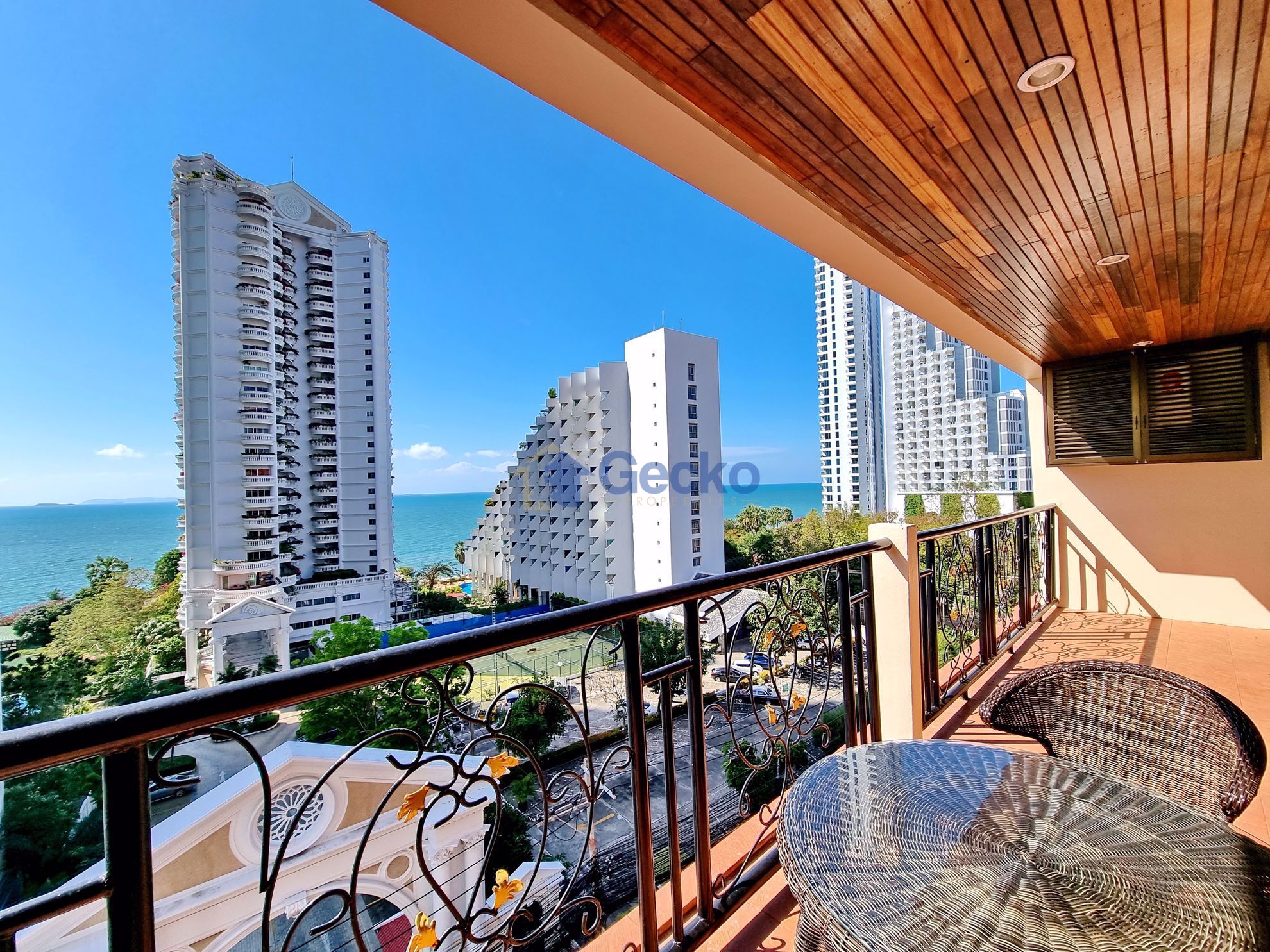 3 Bedrooms Condo in Nova Mirage Wongamat C007470