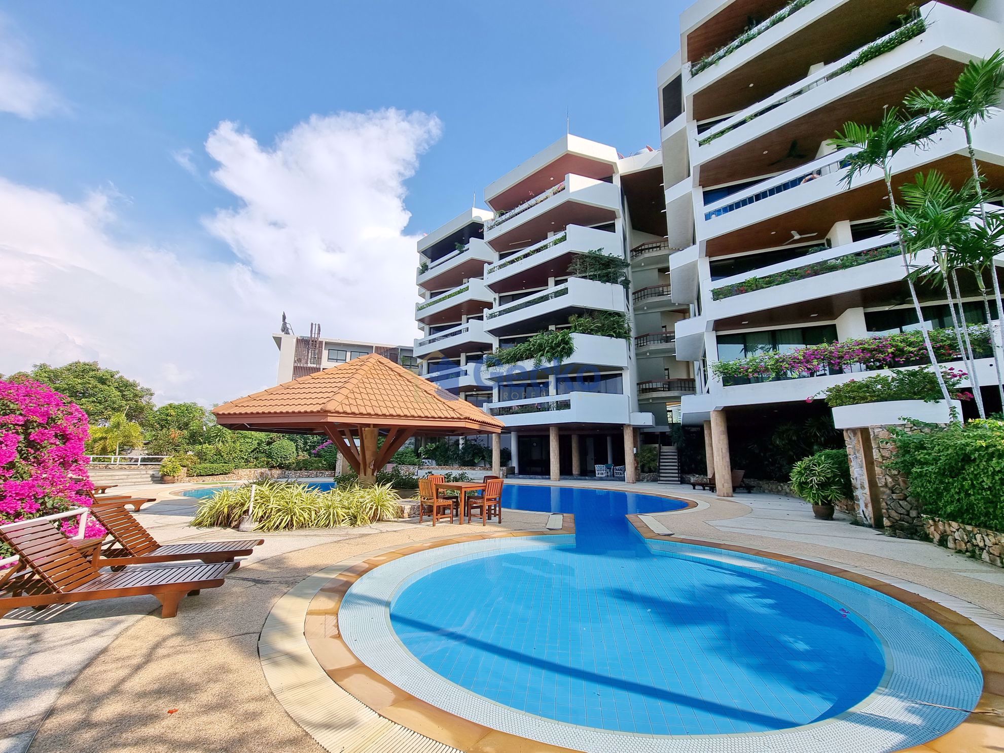 Garden Cliff Condominium 1