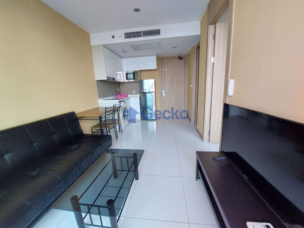 1 Bedroom Condo in The Riviera Wong Amat Beach Wongamat C009798 (Photo 1)