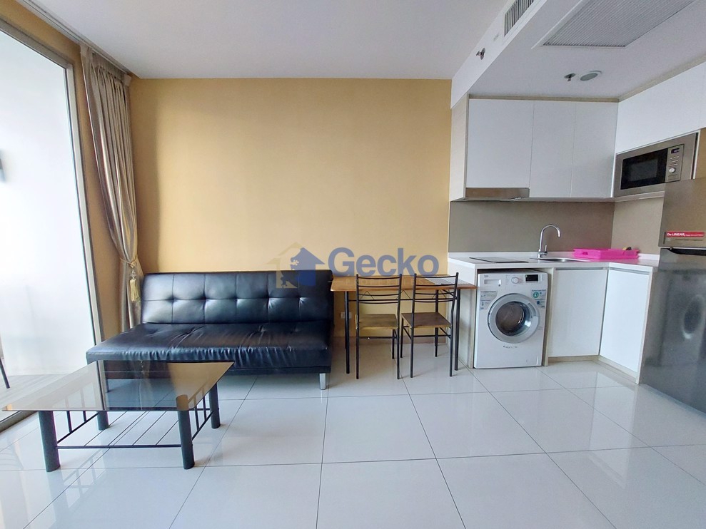 1 Bedroom Condo in The Riviera Wong Amat Beach Wongamat C009798 (Photo 2)