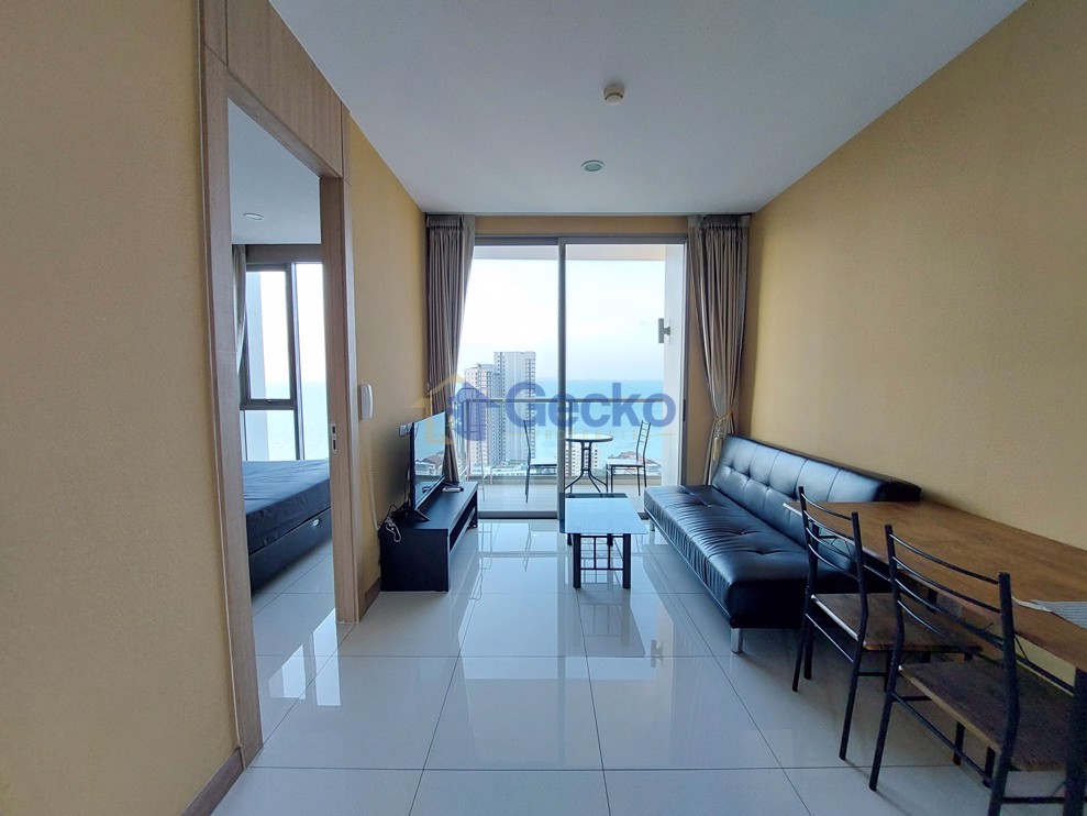 1 Bedroom Condo in The Riviera Wong Amat Beach Wongamat C009798 (Photo 4)