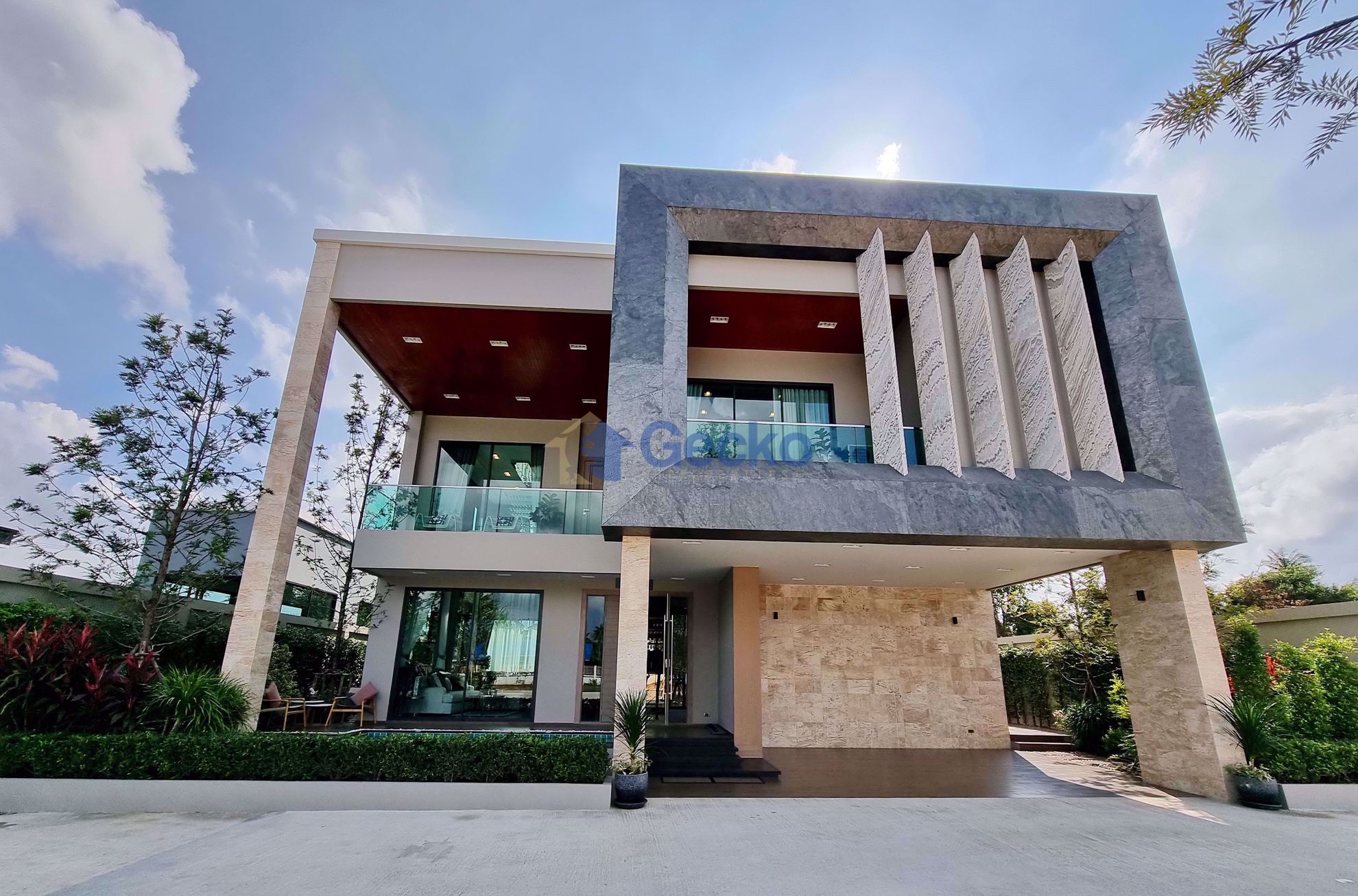 3 Bedrooms House in Madcha Nirvana  Huay Yai H009802