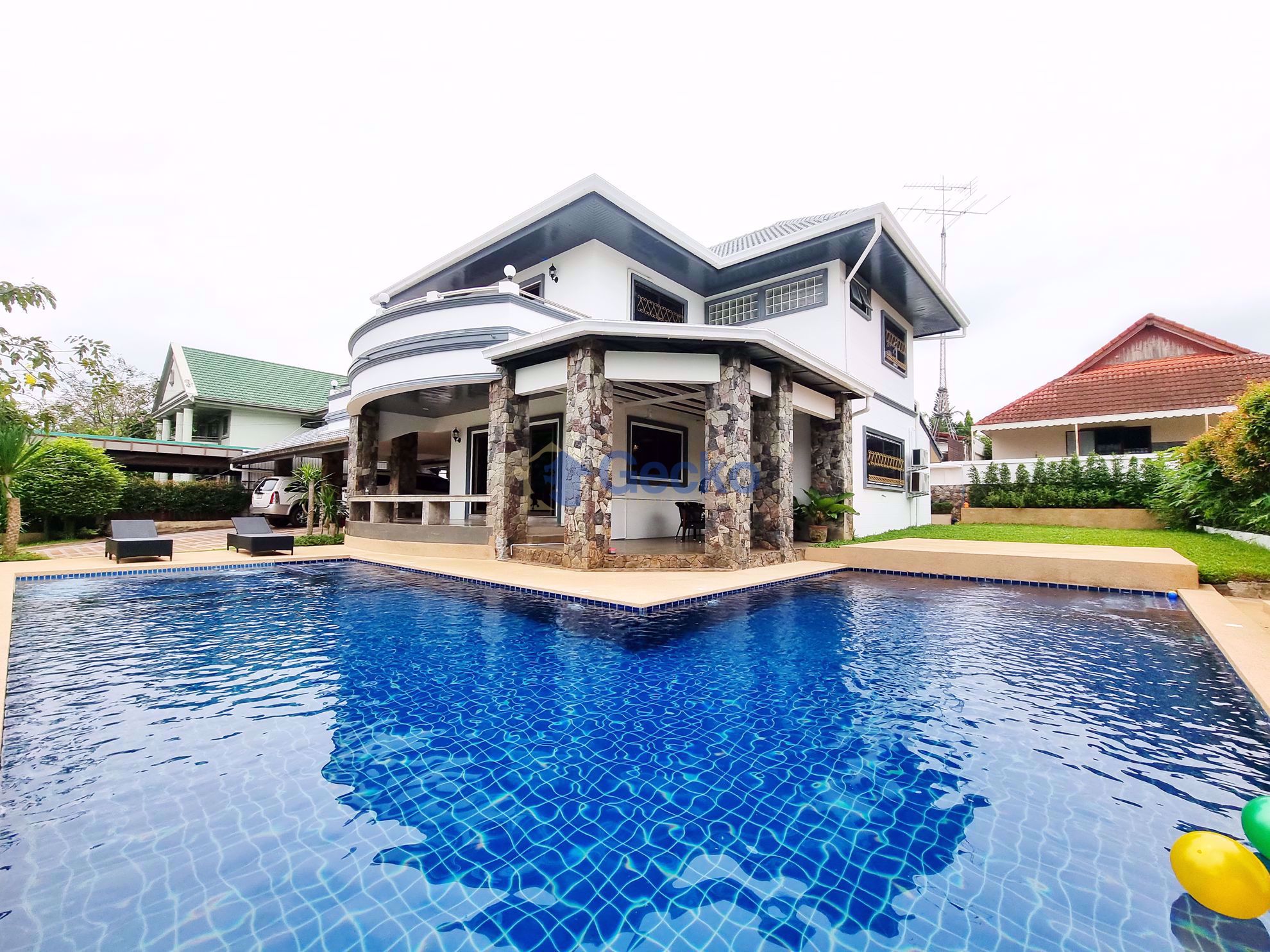 5 Bedrooms House in Mabprachan Garden Resort  East Pattaya H009851
