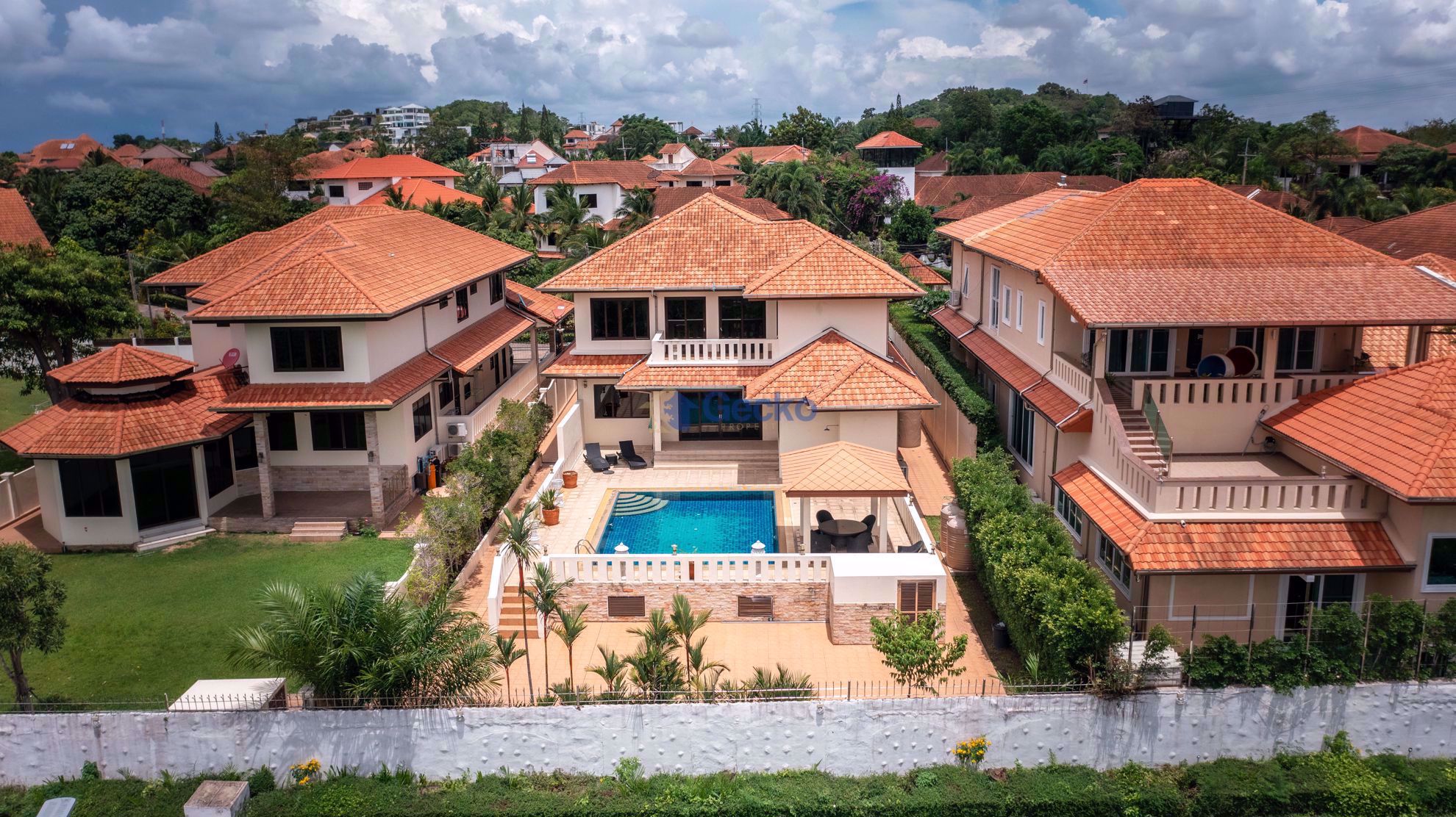4 Bedrooms House in Paradise Villas 1  East Pattaya H009765