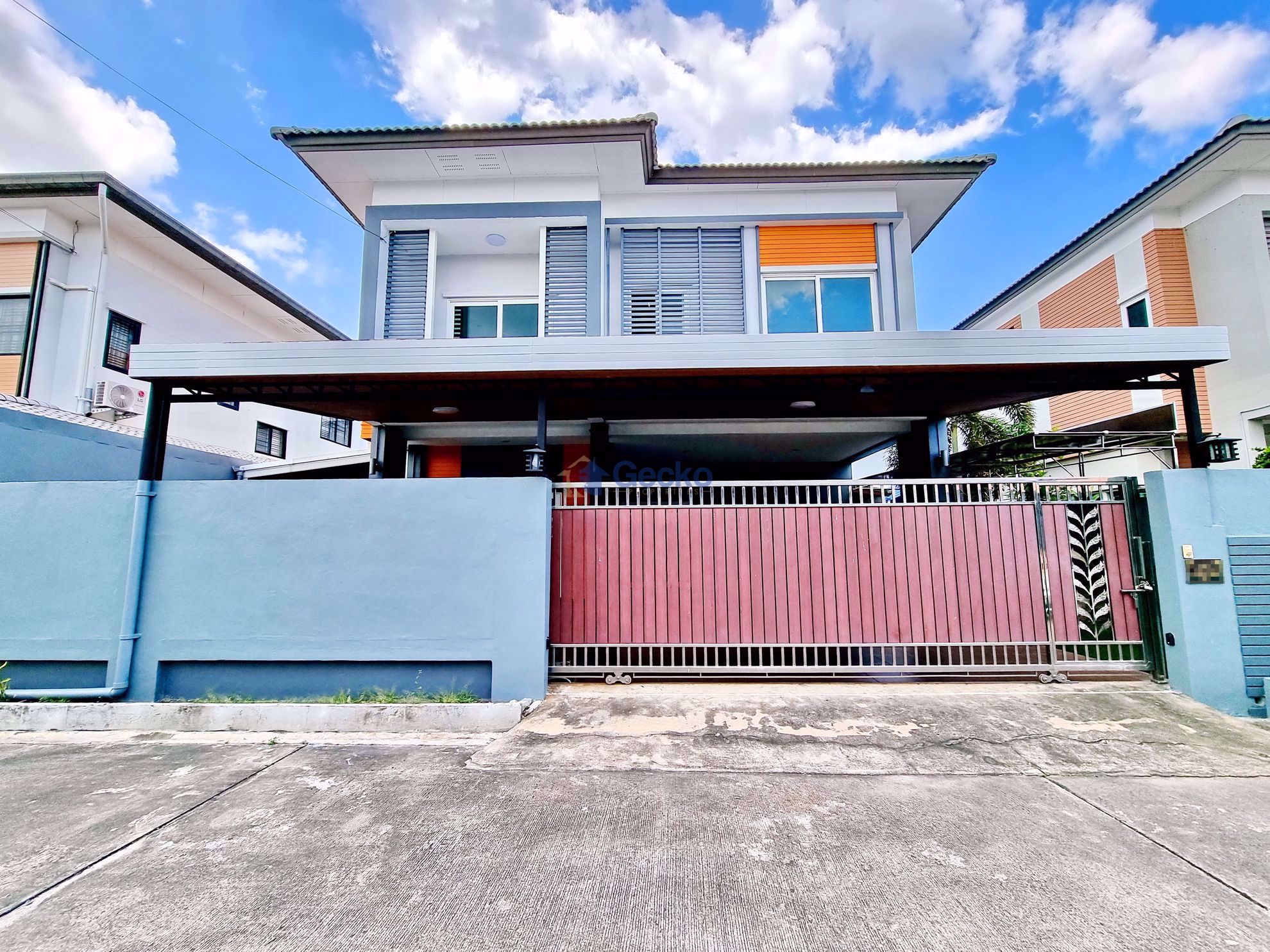 3 Bedrooms House in Patta Village  East Pattaya H009959