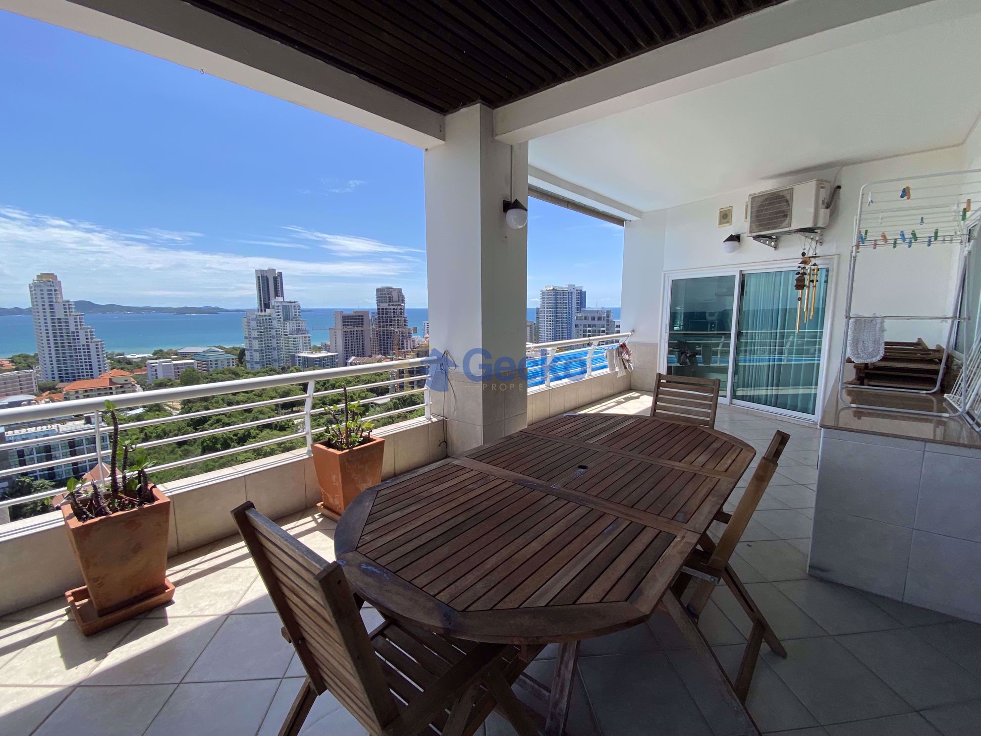 2 Bedrooms Condo in Pattaya Hill Resort Pratumnak C010019