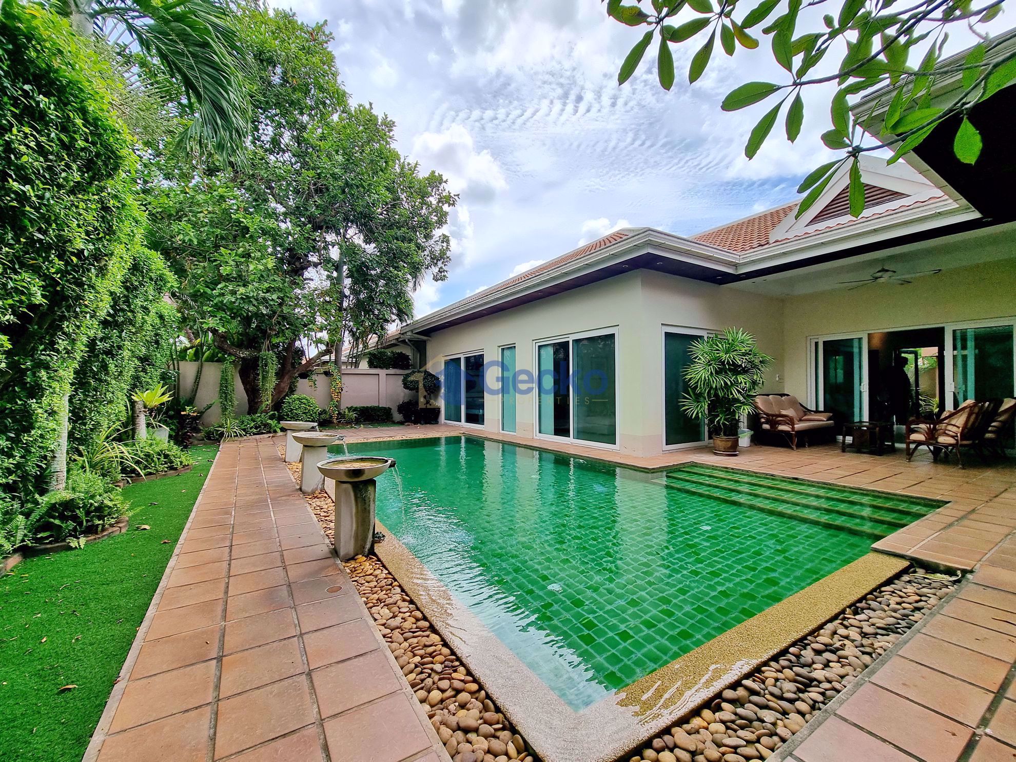 3 Bedrooms House in Sedona Villas  East Pattaya H001492