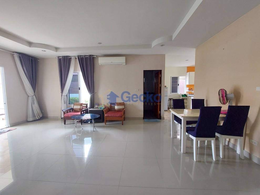 3 Bedrooms House in Petchlada 3  East Pattaya H010169 (Photo 4)