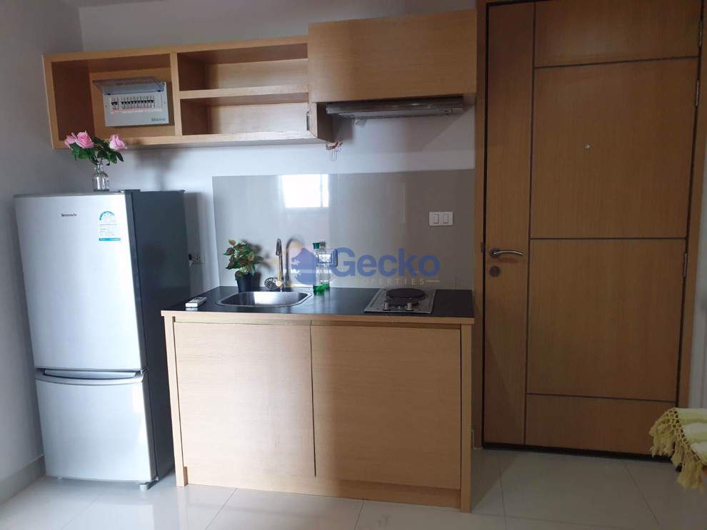 1 Bedroom Condo in Na Lanna  Central Pattaya C010172 (Photo 1)