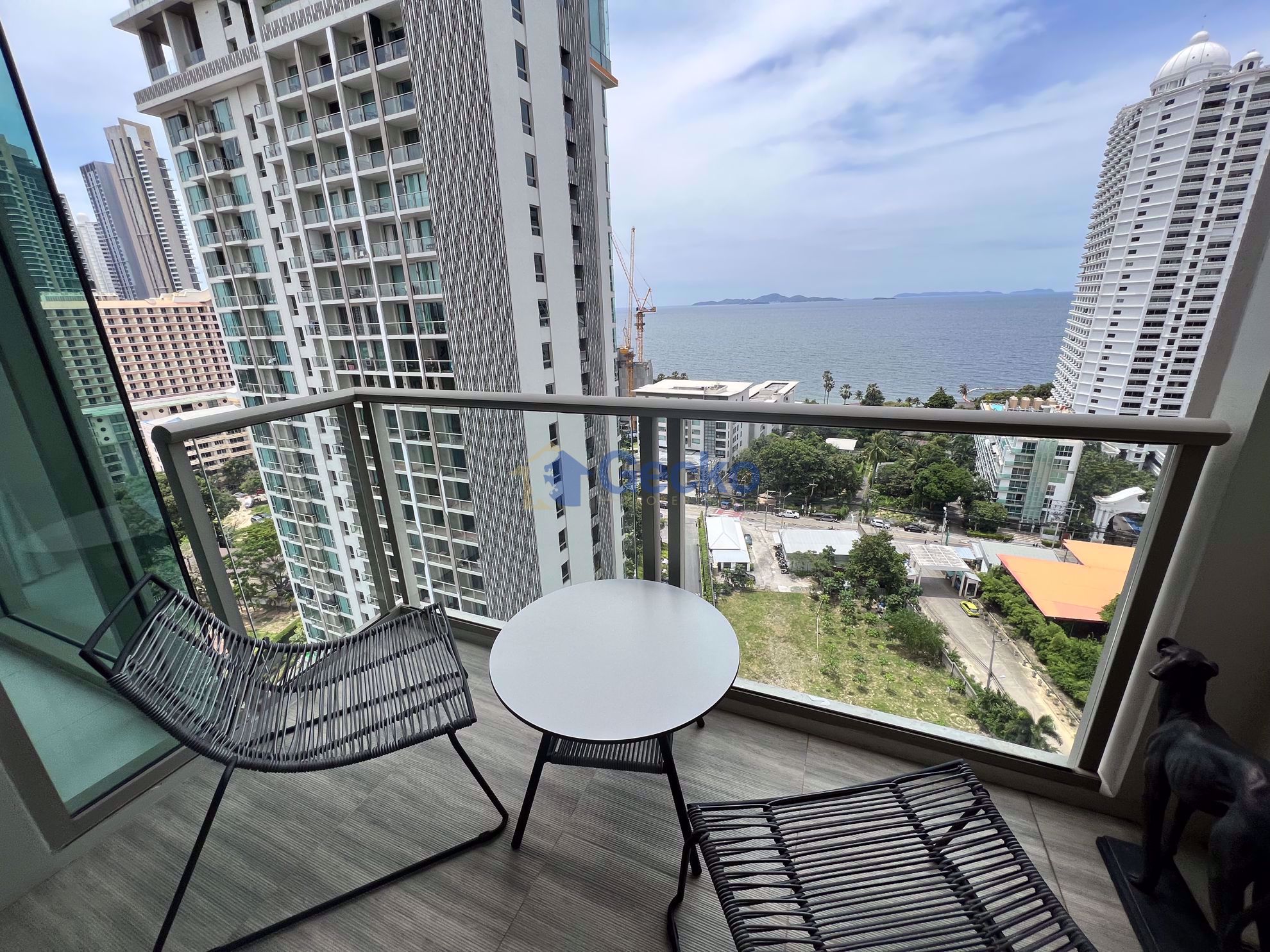 1 Bedroom Condo in The Riviera Wong Amat Beach Wongamat C010225