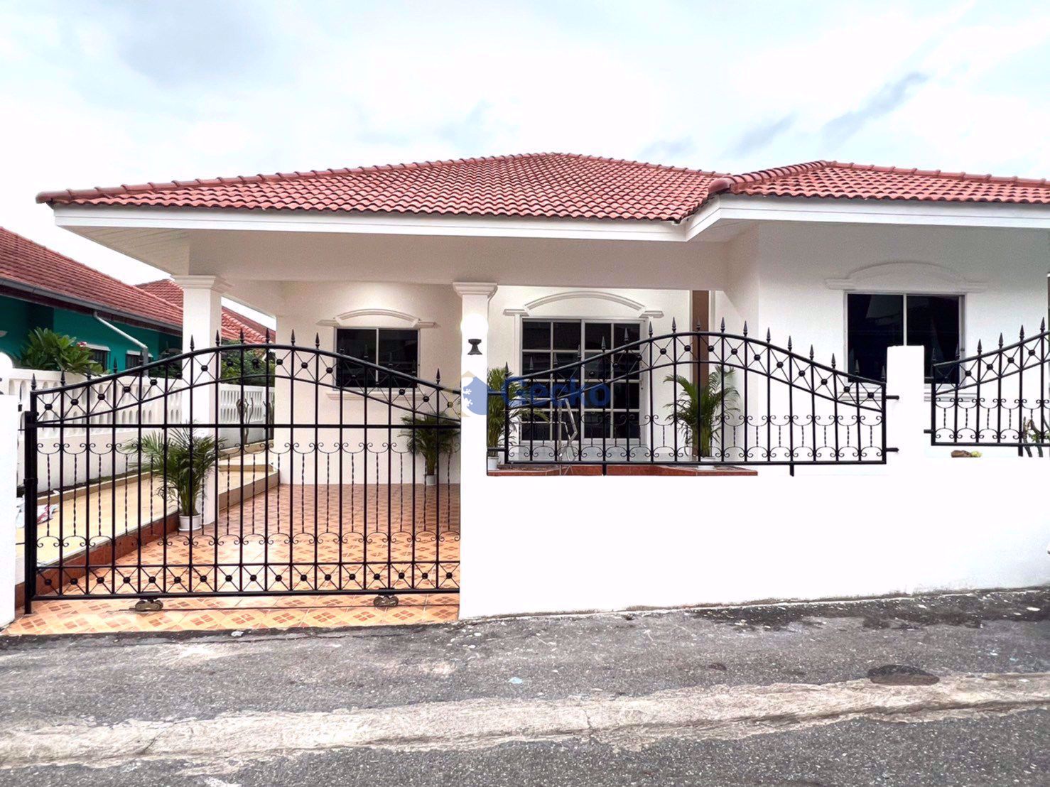 3 Bedrooms House in Chokchai Village 5  East Pattaya H010239