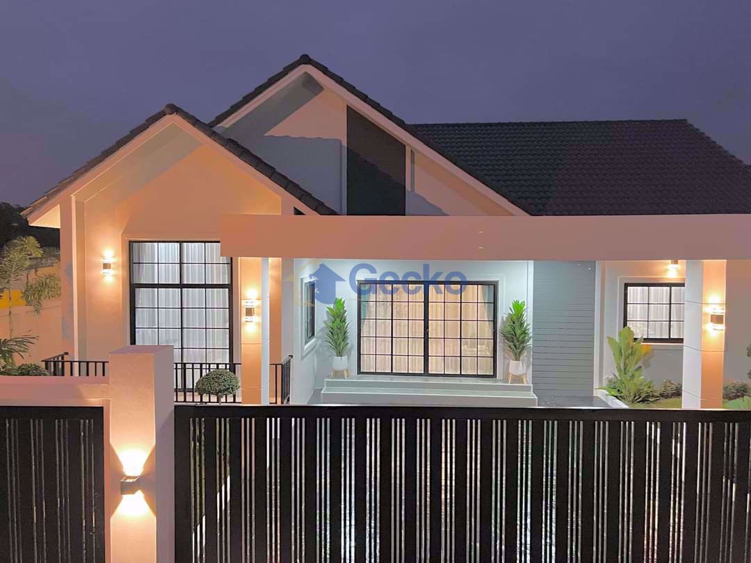 3 Bedrooms House  East Pattaya H010296