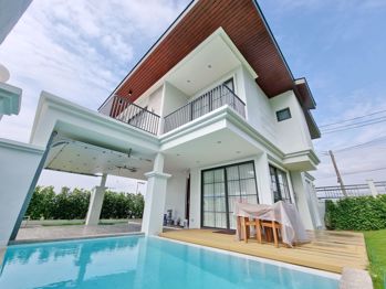 Picture of 4  Bedrooms bed in House in Rungsii Village in East Pattaya H008992