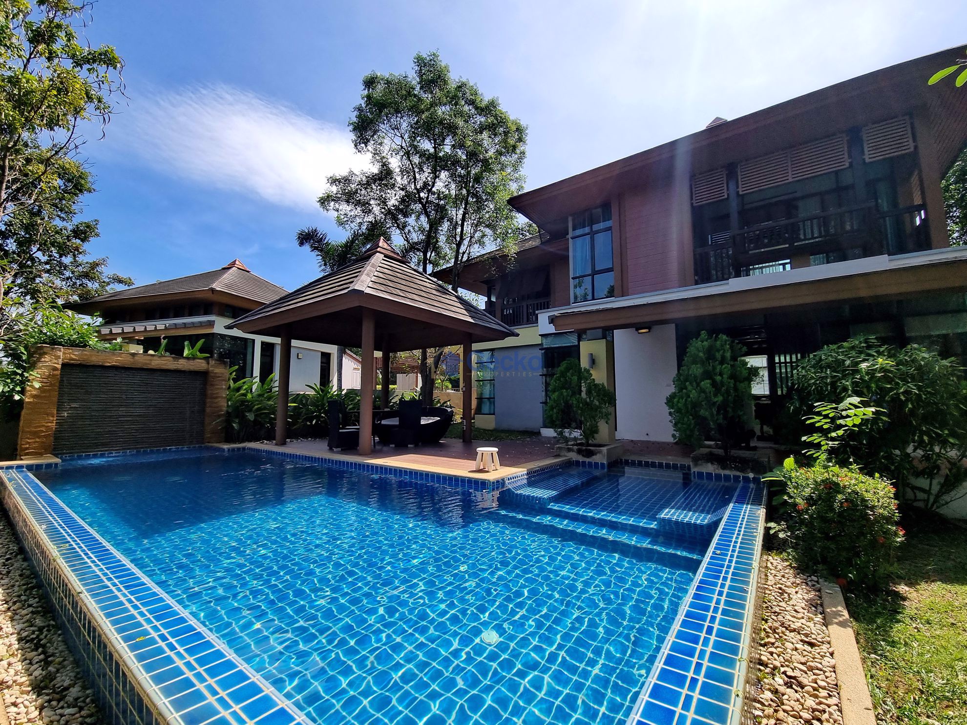 3 Bedrooms House in The Village At Horseshoe Point  East Pattaya H010323