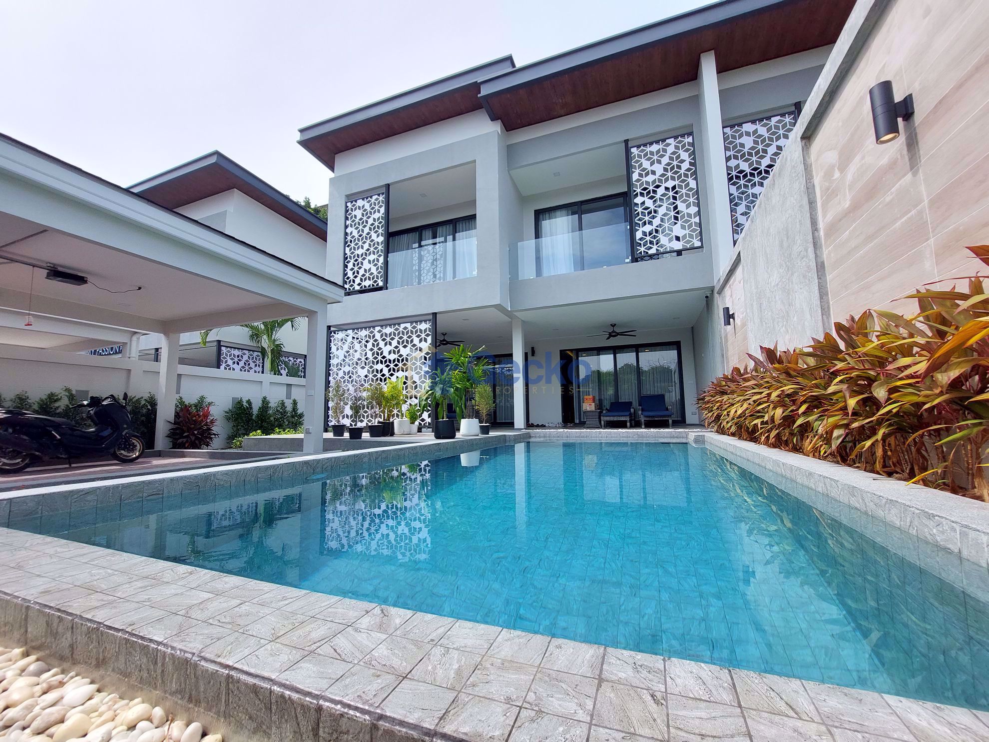3 Bedrooms House in Serenity Jomtien Villas  Jomtien H010371