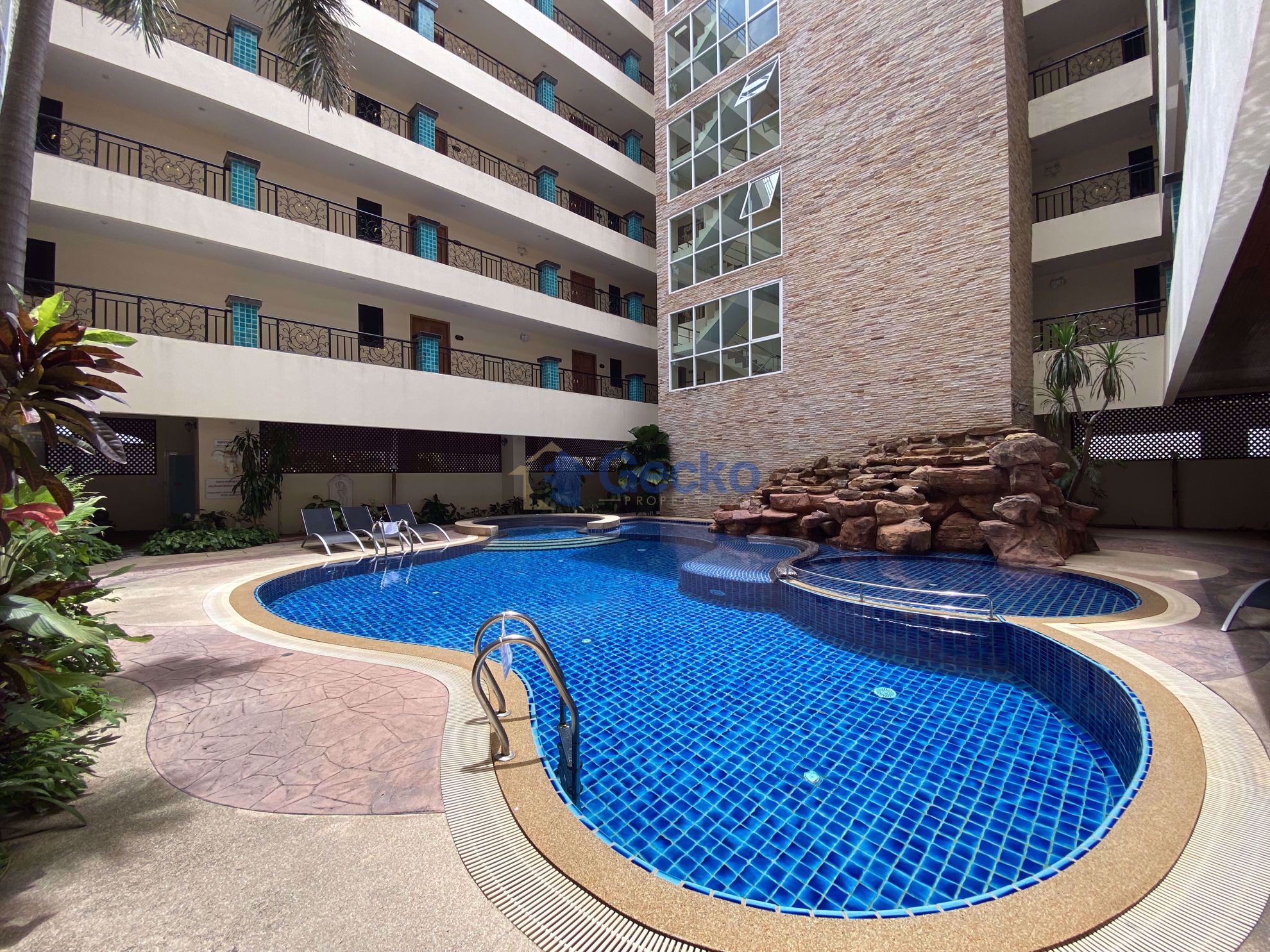 2 Bedrooms Condo in Nova Atrium Central Pattaya C010374