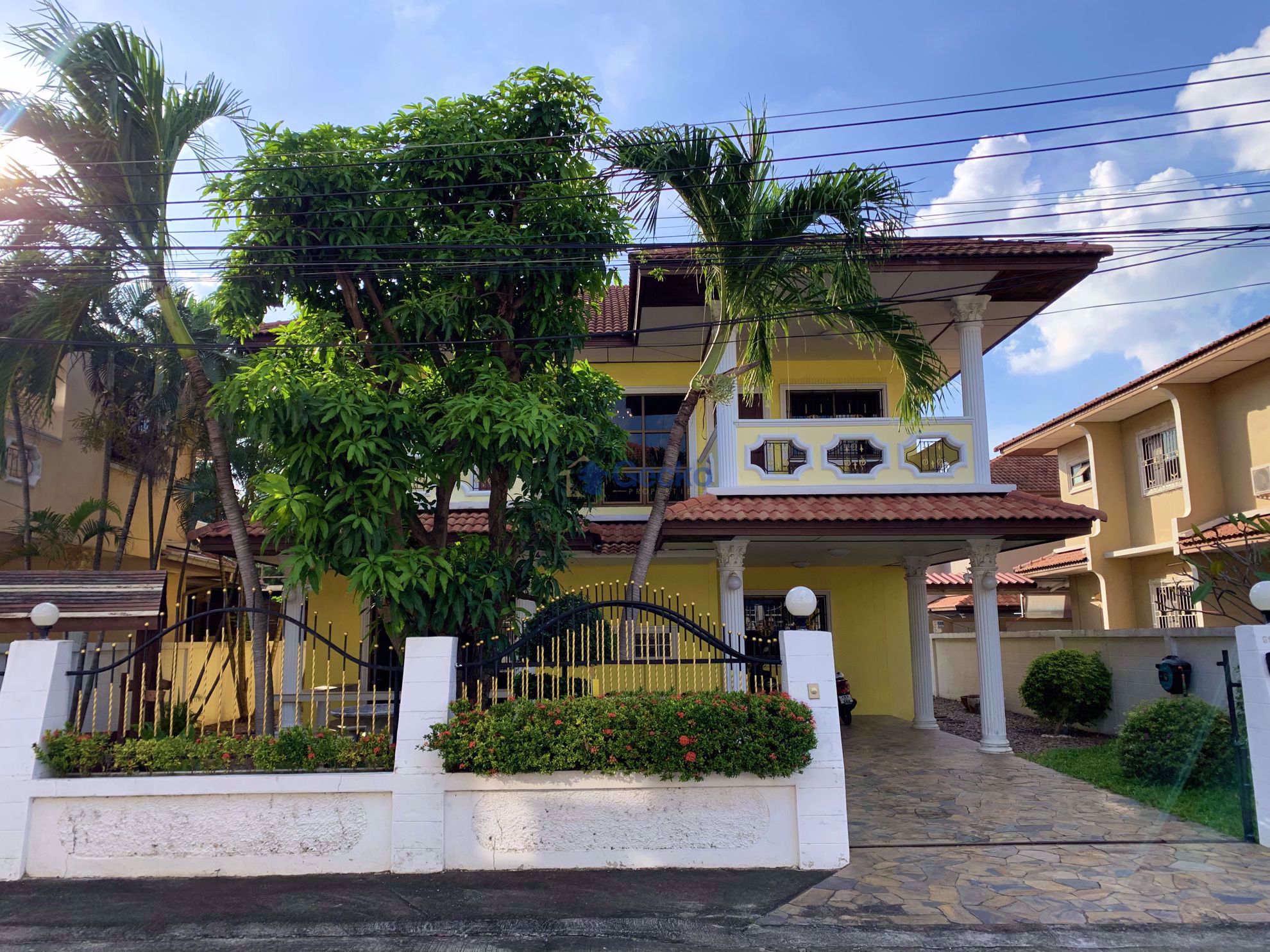 4 Bedrooms House in Eakmongkol 4  East Pattaya H010398