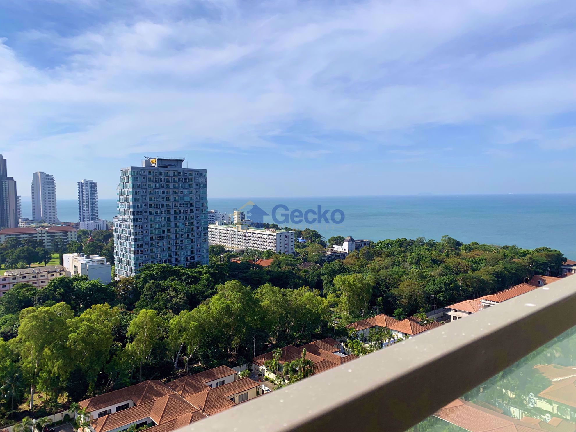 1 Bedroom Condo in The Peak Towers Pratumnak C010408